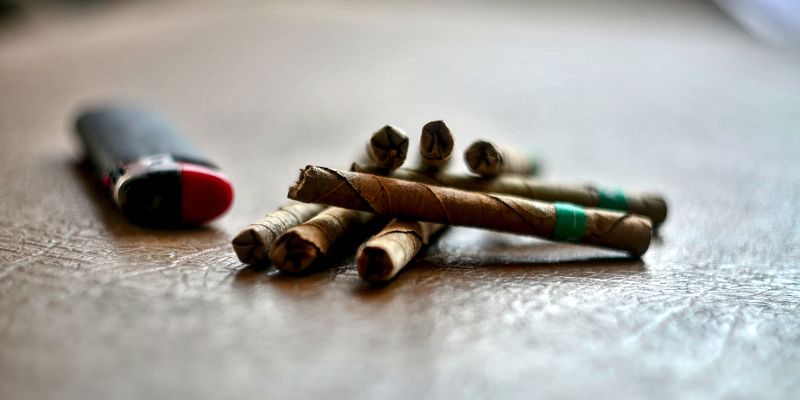 Apakah rokok herbal lebih aman dari rokok biasa